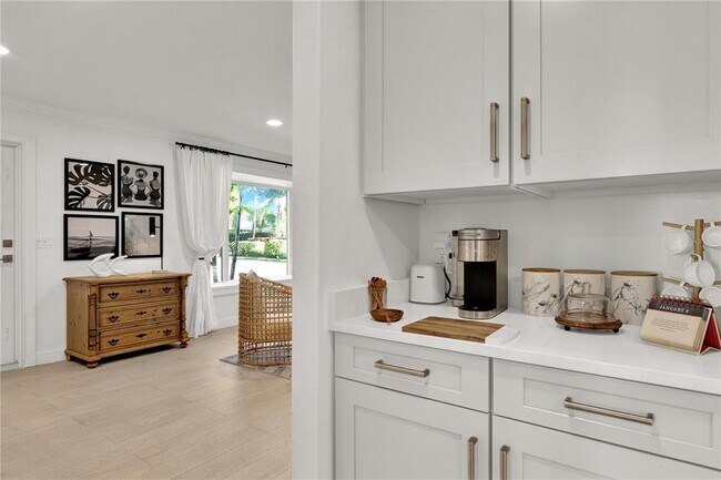 Building Photo - 1945 Anglers Cove