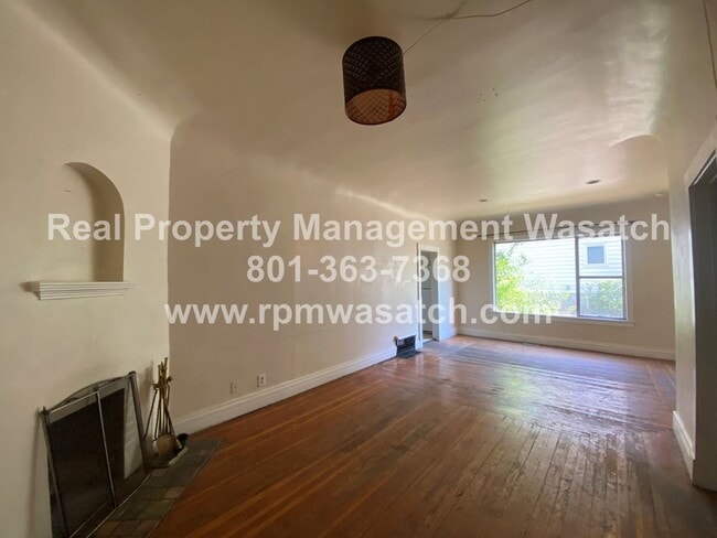 Building Photo - Charming 2 Bedroom 1 Bath House!