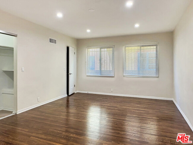 Building Photo - 170 N Orange Dr