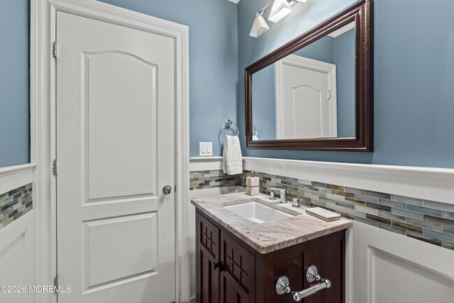 Building Photo - 558 Cedar Ave