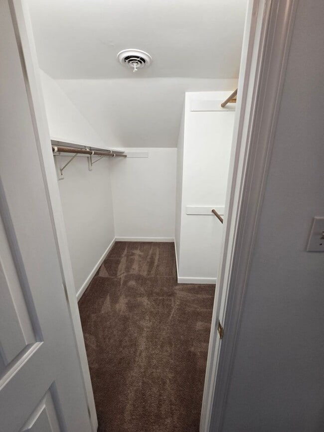 Building Photo - 4 BEDROOM IN CHESTERFIELD COUNTY all viewi...