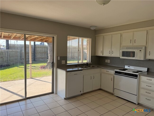 Building Photo - 111 Lancelot St