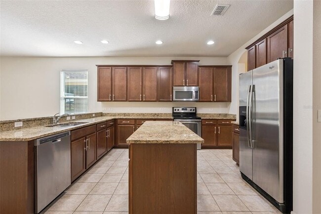 Building Photo - 1310 Oakcrest Ct