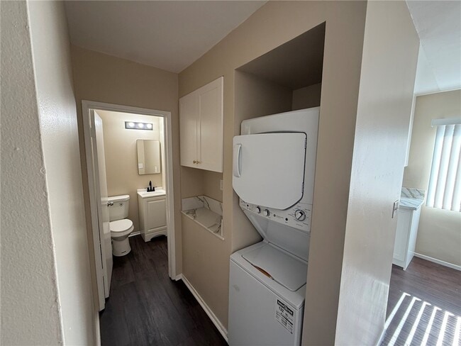 Building Photo - 256 Euclid Pl