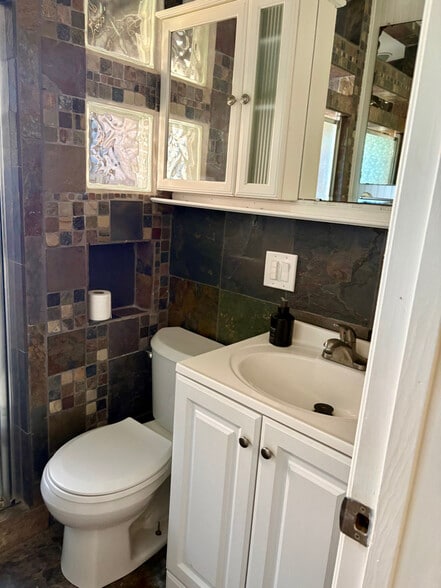 Building Photo - 340 Carrousel Ct