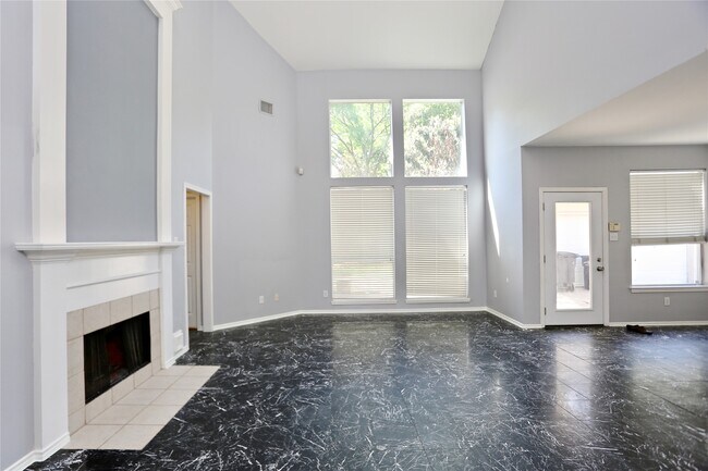 Building Photo - 2515 Hyland Park