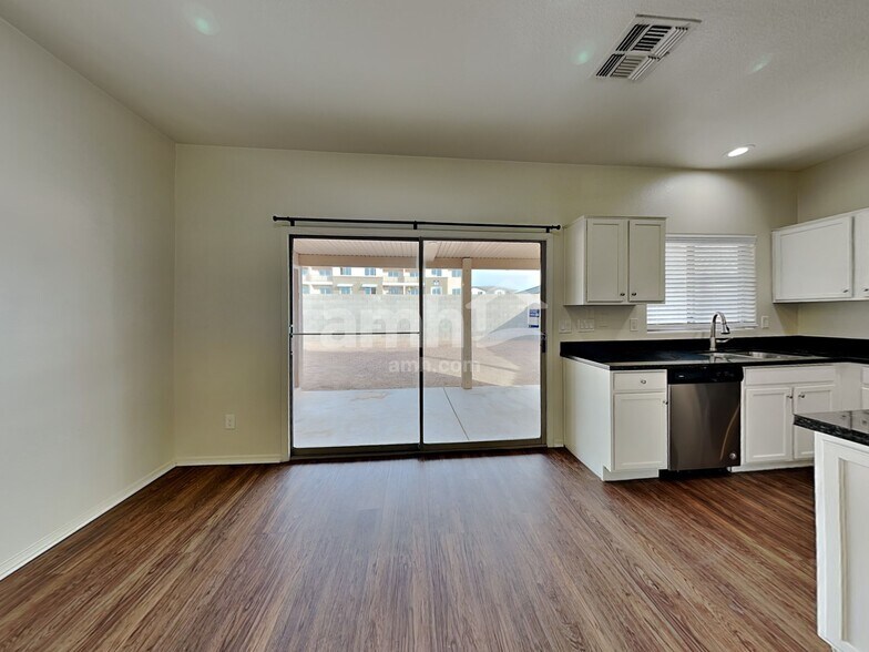 Building Photo - 12930 W Clarendon Ave