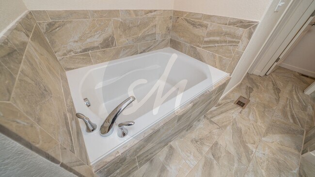 Building Photo - 10825 Fossil Dust Dr