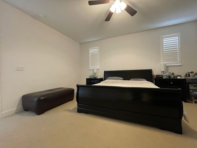 Building Photo - Southtown Home