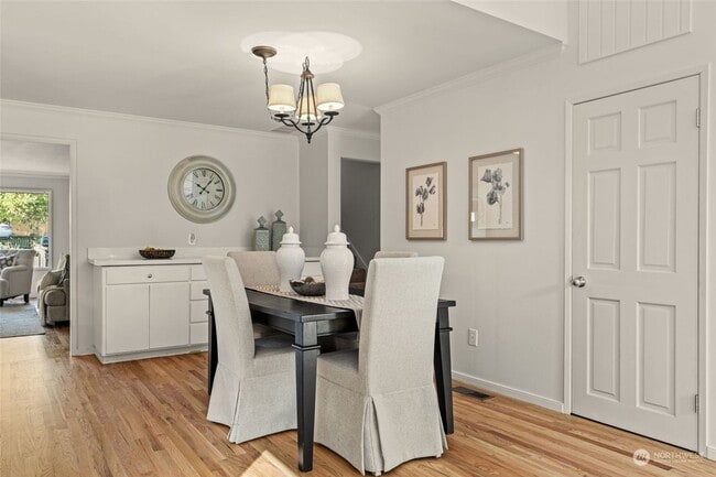 Building Photo - Spacious rambler-style 4 bed 2 bath house in Edmonds