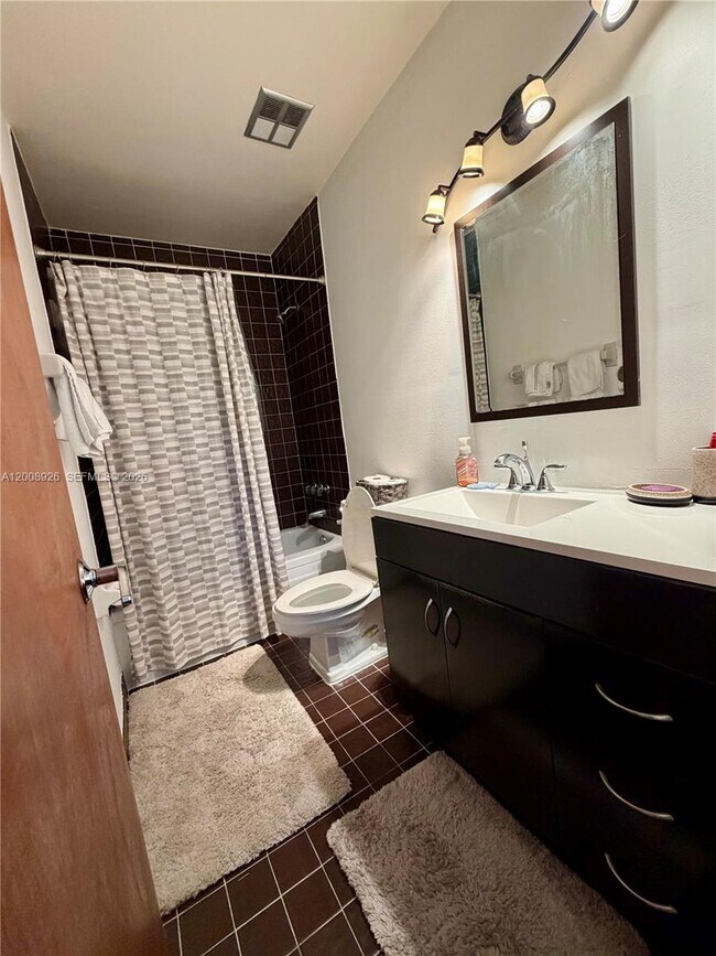 Building Photo - 3225 Bird Ave