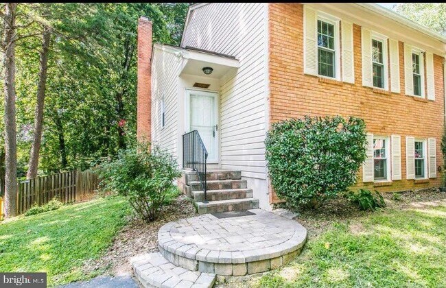 Building Photo - 10050 Wood Sorrels Ln