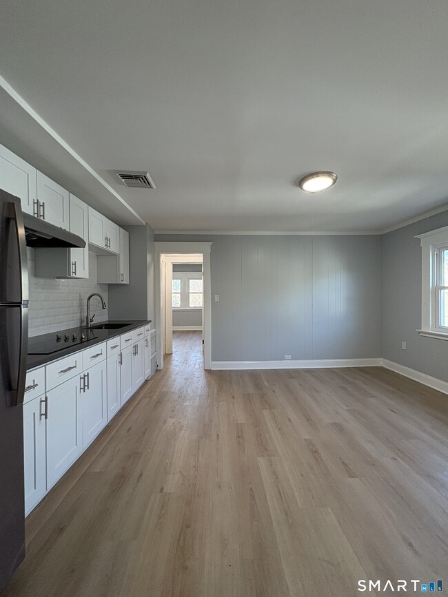 Building Photo - 72 4th St