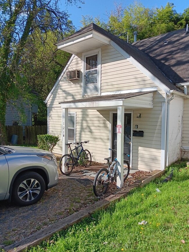Primary Photo - 121 Harmon St