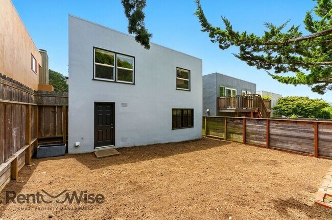 Building Photo - 61 Marview Way