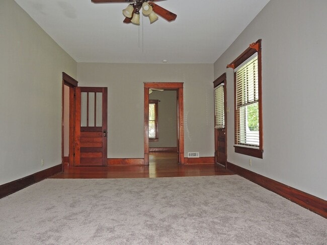 Building Photo - You need to see this beautiful home in Maryville City