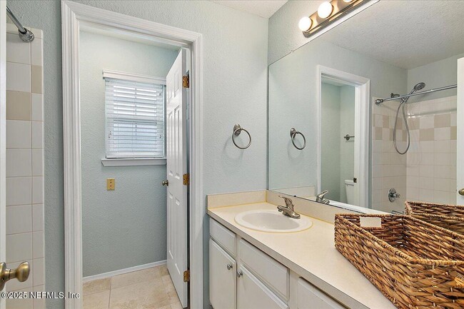 Building Photo - 13810 Sutton Park Dr N