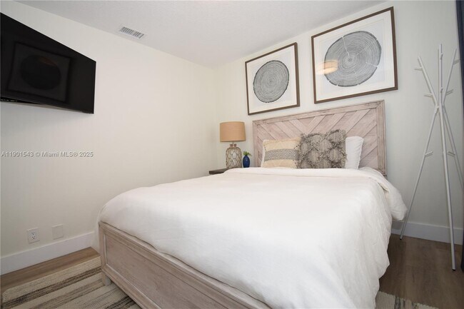 Building Photo - 794 San Remo Dr