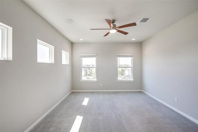 Building Photo - 1301 Low Branch Ln