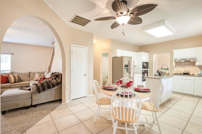 Building Photo - 5517 Vineyard Ln