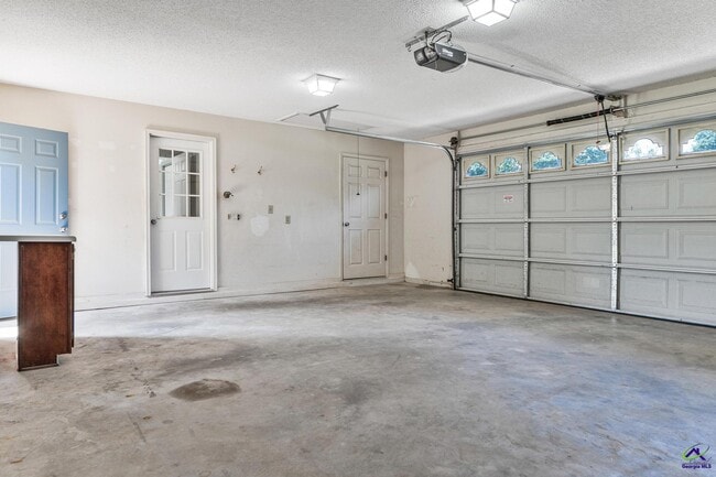 Building Photo - 106 N Hiley Ct