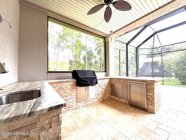 Building Photo - 642 Port Charlotte Dr