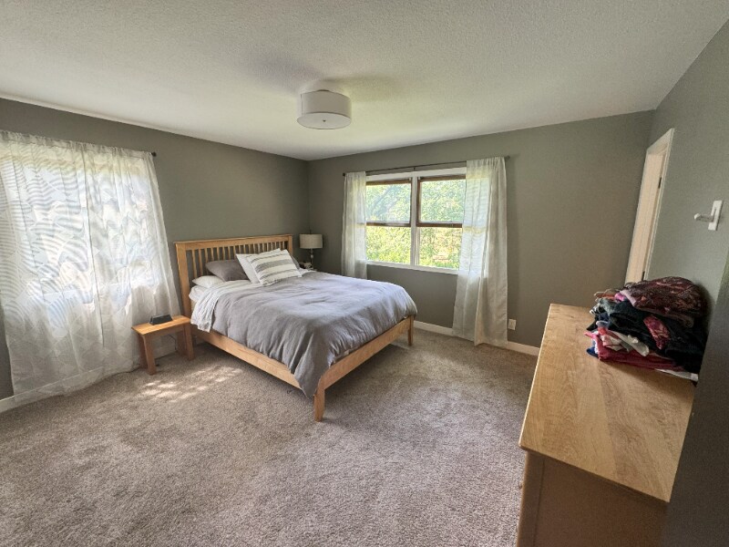 Building Photo - 1030 Sommers St N