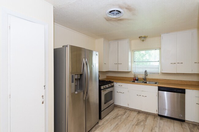 Building Photo - 1737 S Park