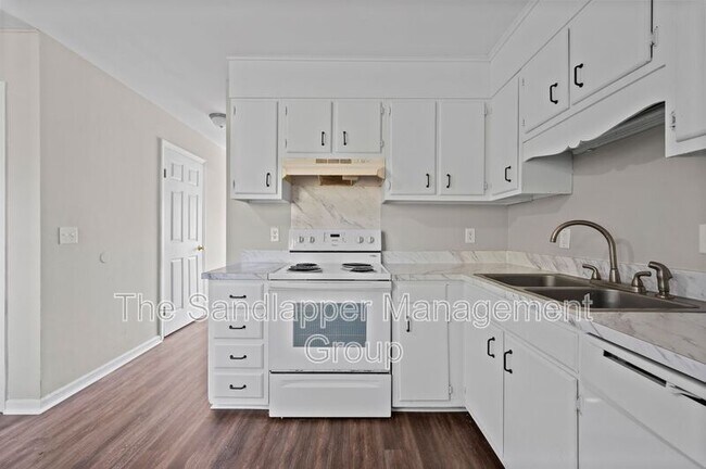 Building Photo - 28 Crosscreek Dr