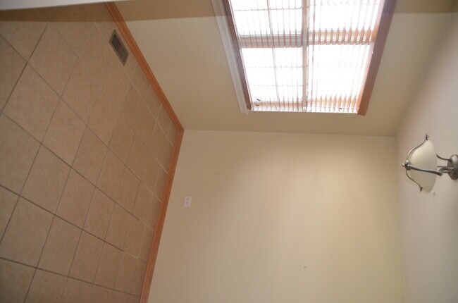 Building Photo - 2503 Dickens Dr