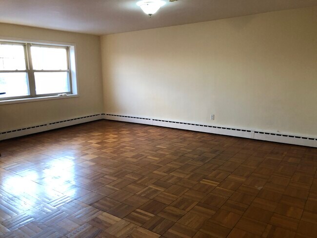 Building Photo - 37 Duncan Ave