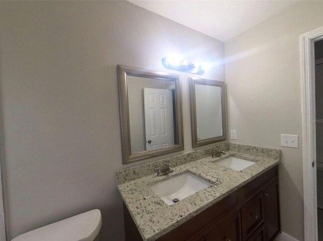 Building Photo - 210 N Lone Oak Dr