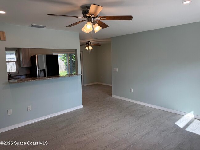 Building Photo - 2841 College View Dr