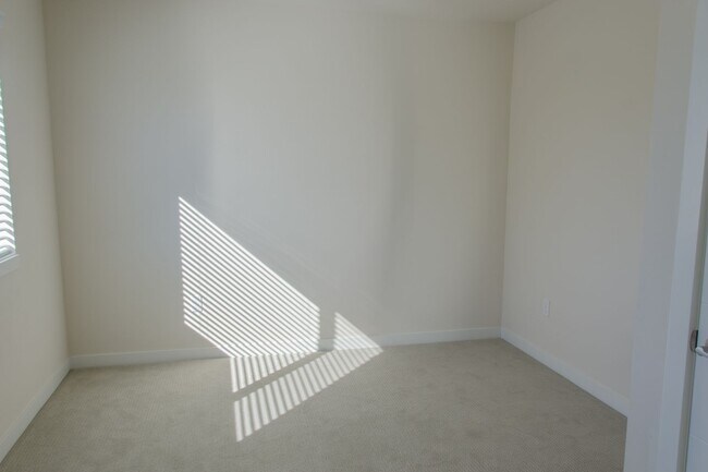 Building Photo - 3Bd/2.5Ba Seattle Townhouse