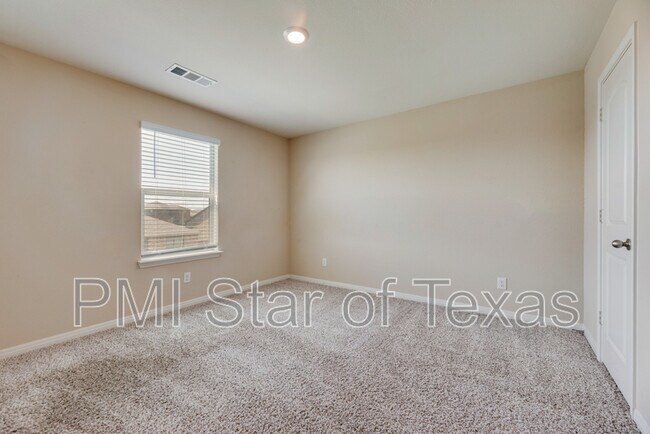 Building Photo - 247 Enchanted Way