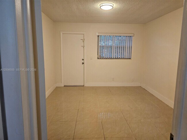 Building Photo - 900 Tallwood Ave