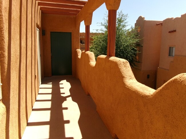 Building Photo - Furnished Enchantment Condo
