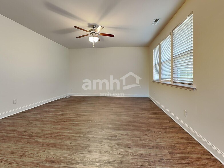 Building Photo - 194 Pullen Dr