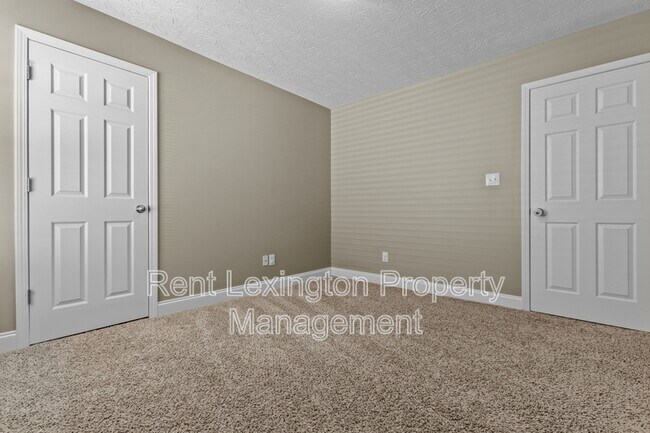 Building Photo - 588 Lanarkshire Pl