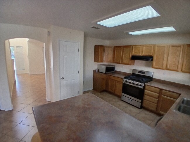 Building Photo - 1842 Santa Maria Ave