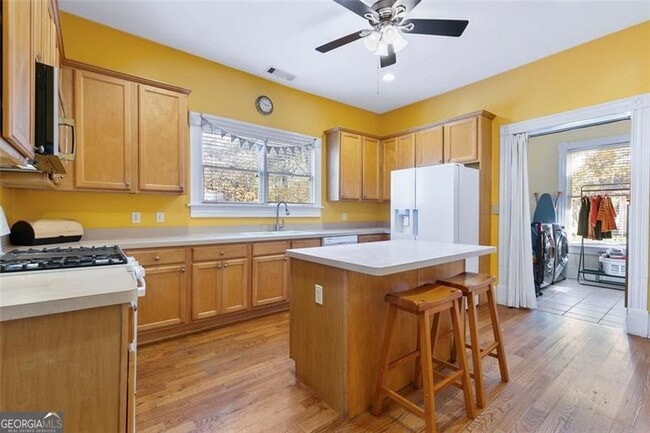 Building Photo - 1092 Oak St SW