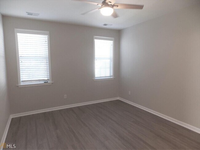 Building Photo - 2310 Applegate Ln