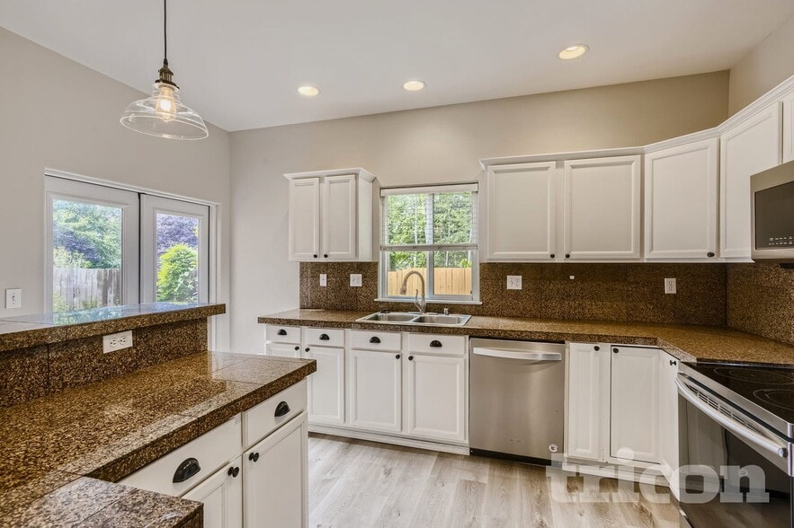 Building Photo - 11805 1st Pl SE