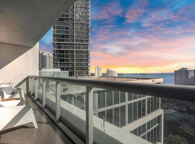 Building Photo - 481 Brickell Ave