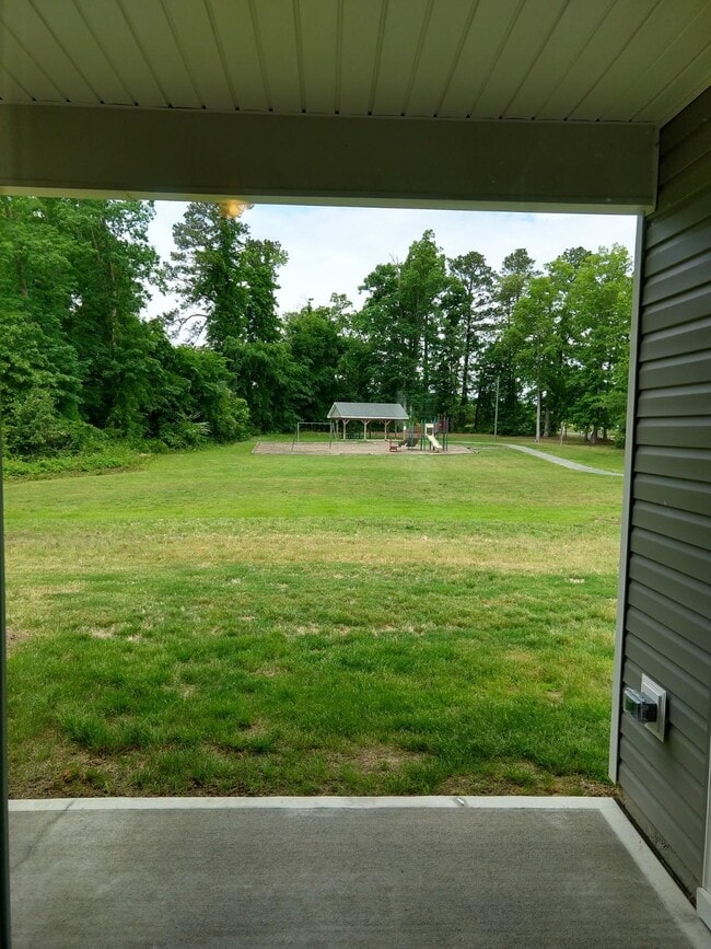 Building Photo - 2 Bedroom, 2.5 Bath Townhome In Applewood