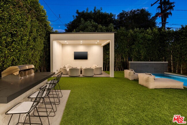 Building Photo - 14822 Hesby St