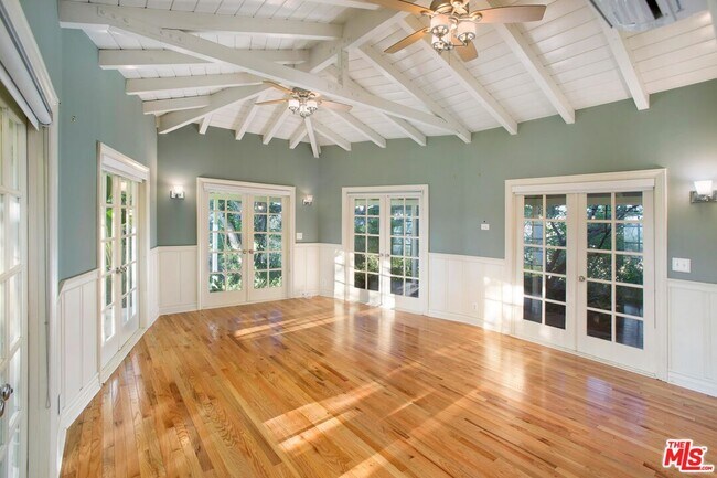 Building Photo - 3231 Coldwater Canyon Ln