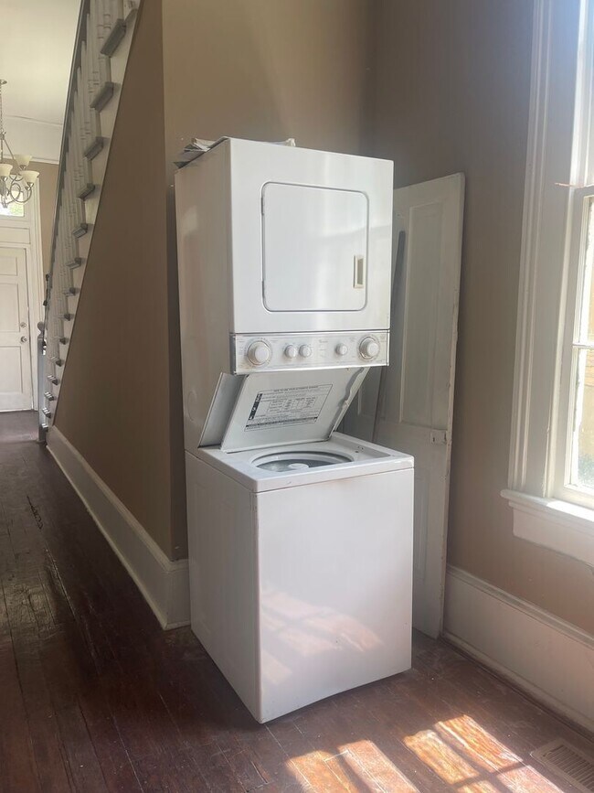 Building Photo - 171 Orange St