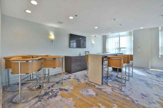 Building Photo - 5 Renaissance Square