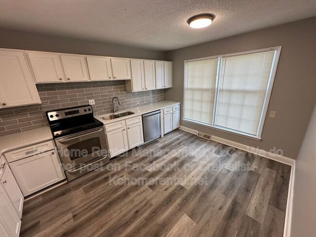 Building Photo - 708 NW Mock Ave